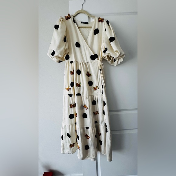 Nasty Gal Cream V-Neck Dress - Picture 7 of 12